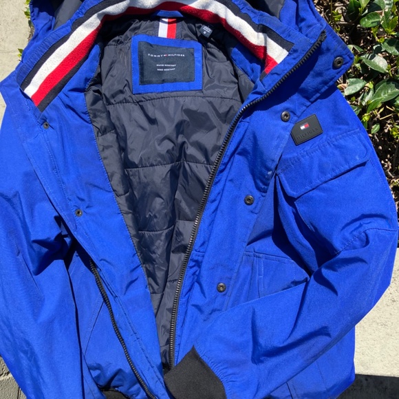 Tommy Hilfinger Winter Jacket Size Large - Picture 2 of 2